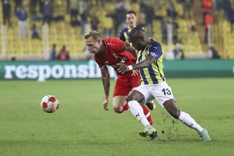 Son dakika Fenerbahçe haberleri: Vitor Pereira’ya şok sözler! Büyük takımın küçük hocasıysanız...