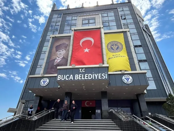 buca-belediyesinde-maas-krizi-7-aydir-maas-alamayan-80-isci-eylem-yapti-1789551512823.jpg