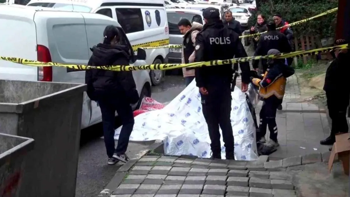 Yaşlı kadın 3’üncü kattaki evin camından düşüp hayatını kaybetti Yaşlı kadın 3’üncü kattaki evin camından düşüp hayatını kaybetti