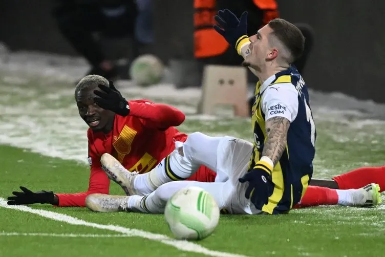 Son dakika Fenerbahçe haberi: İrfan Can Kahveci çıldırdı! Tribünlere koştu ve...