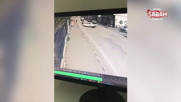 O anlar kamerada: Motosikletle otomobil çarpıştı, sürücü savruldu | Video