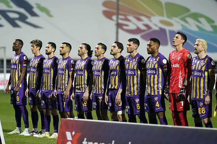 Fenerbahçe ve Galatasaray ile anılıyordu! Berke Özer imzayı attı...
