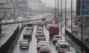 SON DAKİKA | İstanbul yağmura teslim oldu: Trafik kilitlendi! İşte yol durumu!
