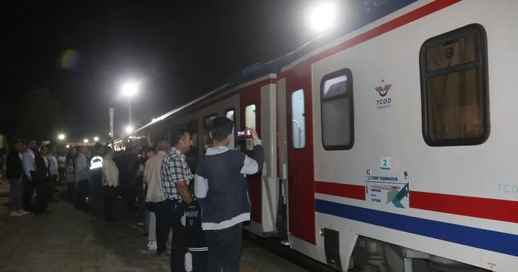 Turistik Tatvan Treni coşkuyla karşılandı