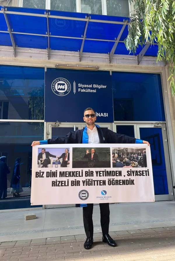 mezuniyette-actigi-pankartla-dikkat-cekti-erdoganin-mucadelesi-benim-icin-referans-oldu-1694253623656.jpg