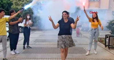 Adana’da boşanan kadının davullu zurnalı çılgın kutlaması kamerada