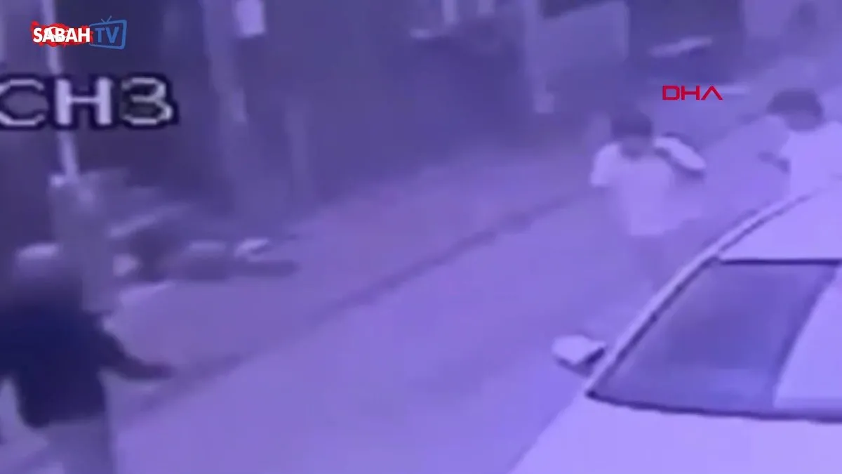 Bayılan epilepsi hastasının telefonunu böyle çaldı | Video videosunu izle Bayılan epilepsi hastasının telefonunu böyle çaldı | Video videosunu izle