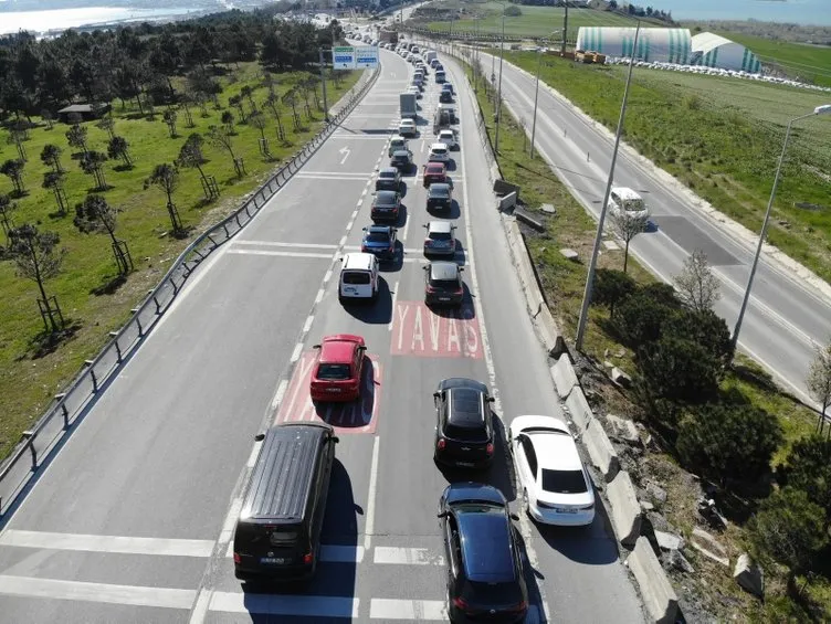 Akıl alır gibi değil! İstanbul’da yazlıkçı trafiği oluştu!
