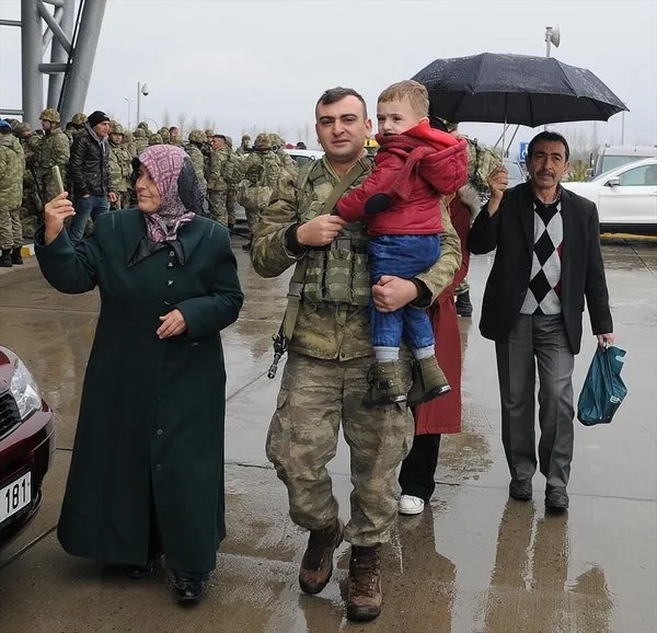 Komandolar dualarla Afrin'e uğurlandı