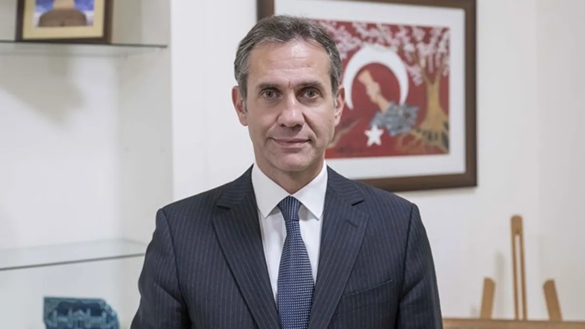 Türkiye-Lübnan hattında diplomasi trafiği: Büyükelçi Lütem, Başbakan Selam ile görüştü Türkiye-Lübnan hattında diplomasi trafiği: Büyükelçi Lütem, Başbakan Selam ile görüştü