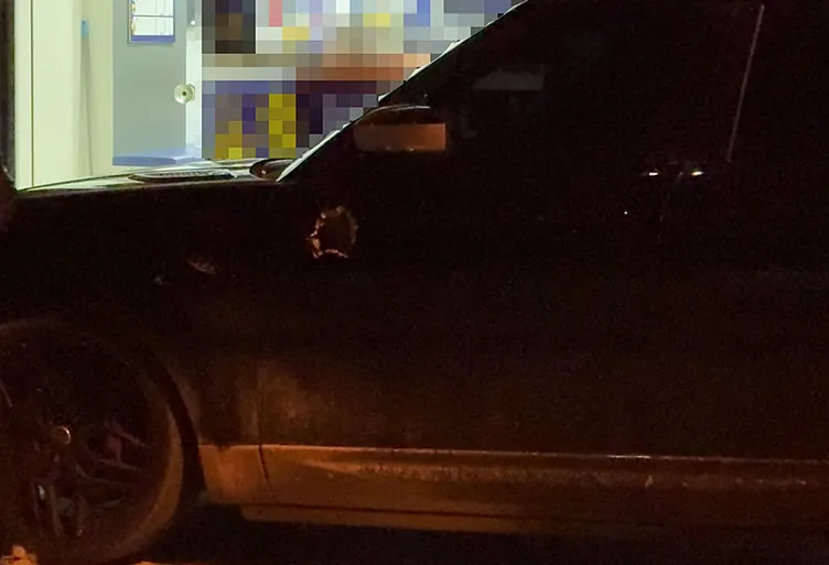 Antalya’da bir iş yerine silahlı saldırı: Kapüşonlu kıyafetleriyle dehşet saçtılar!