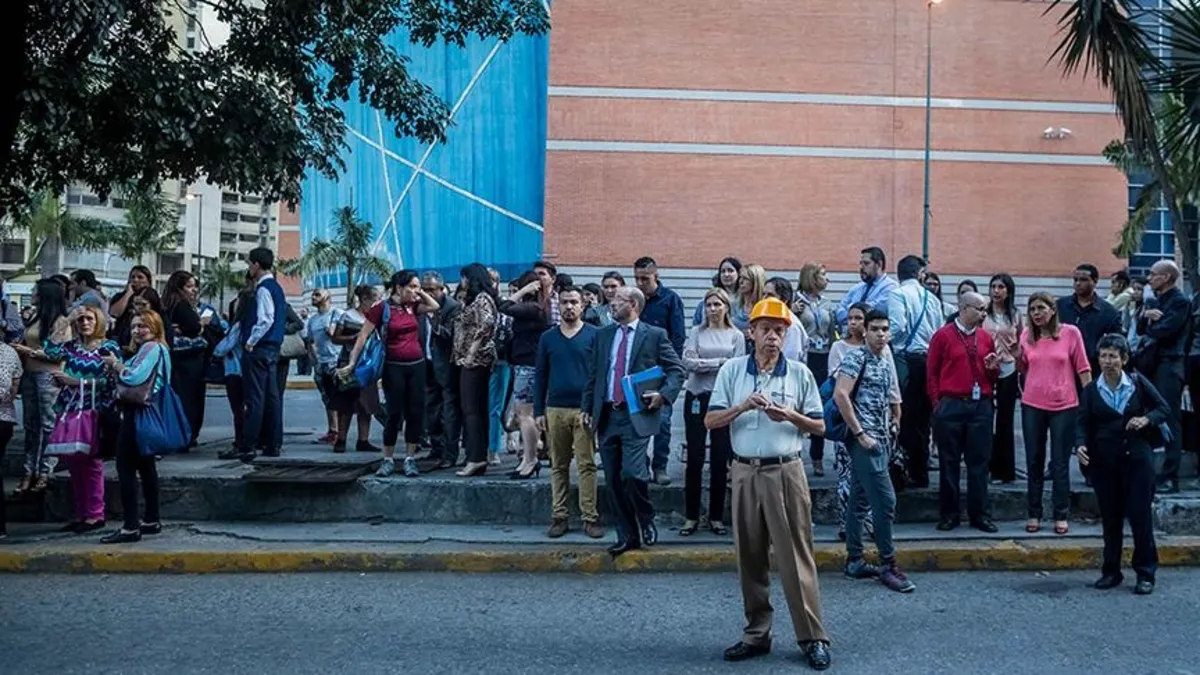 Venezuela'da meydana gelen 7.1 büyüklüğündeki deprem sonrası tsunami uyarısı yapıldı.