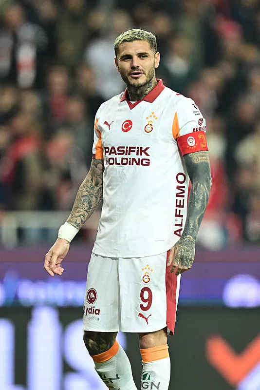 canli-galatasaray-kasimpasayi-agirliyor-iste-okan-burukun-ilk-11-tercihi-1766326999374.jpg