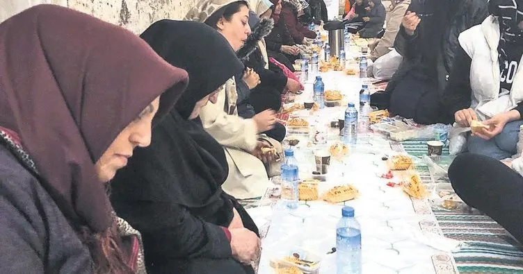 Eyüp Sultan’da ramazan huzuru