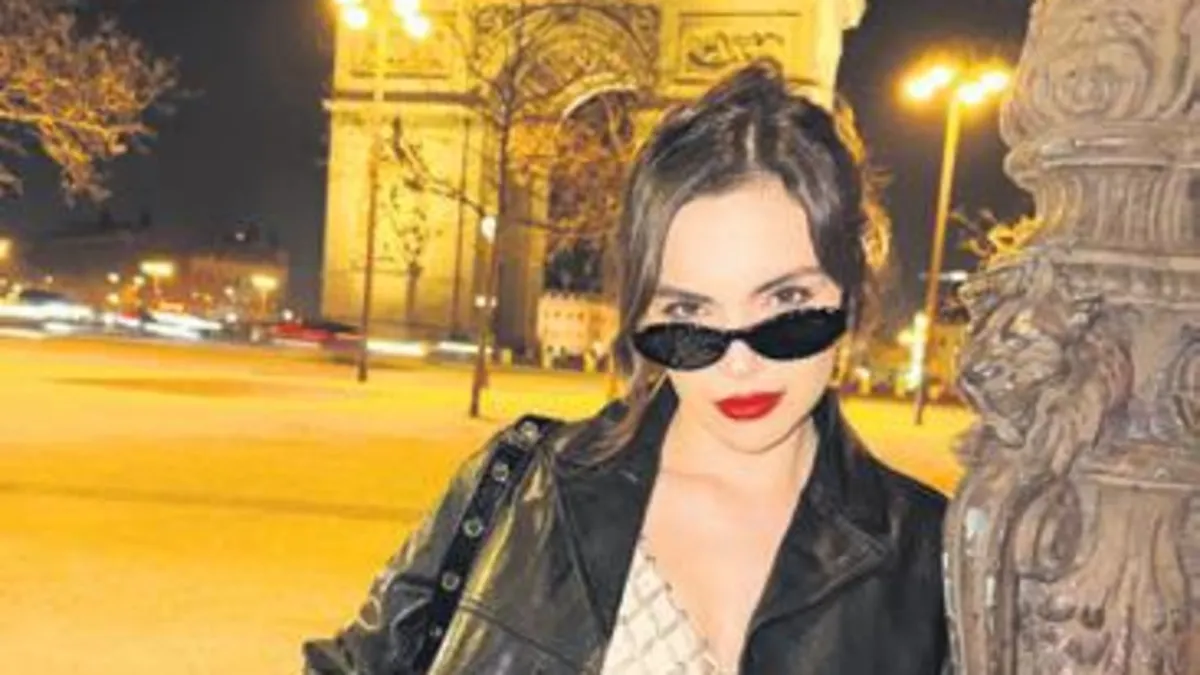 Paris’te defileleri izleyip şehri gezdi