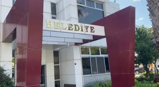 son-dakika-seferihisar-ve-balcova-belediyelerine-yolsuzluk-operasyonu-2-belediye-baskani-gozaltina-alindi-1782375862358.jpg