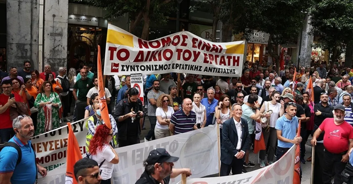 Yunanistan’da memurlar bütçe protestosu için greve gitti Yunanistan’da memurlar bütçe protestosu için greve gitti