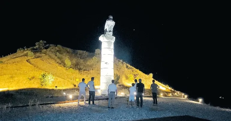 Kraliçeler Mezarlığı’nda gece yürüyüşü