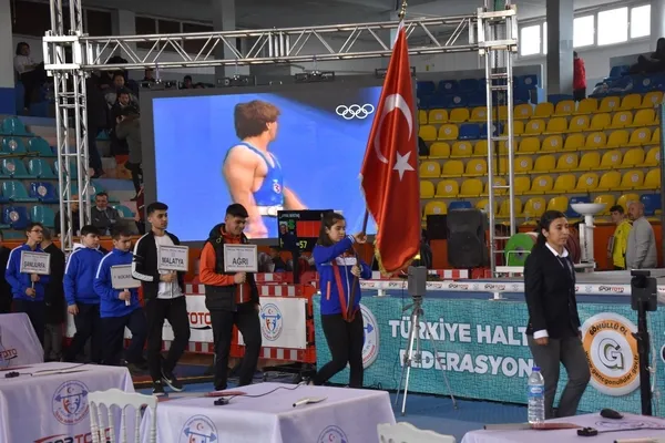 yildizlar-kulupler-turkiye-halter-sampiyonasi-kirikkalede-basladi-1646404940214.jpeg