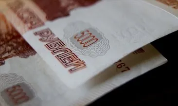 Rus rublesi, haftaya yüzde 8’den fazla değer kaybıyla başladı