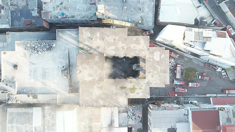 Yer Zeytinburnu: Elektrik kablosu üreten iş yerinde çıkan yangın saatler sonra söndürüldü!