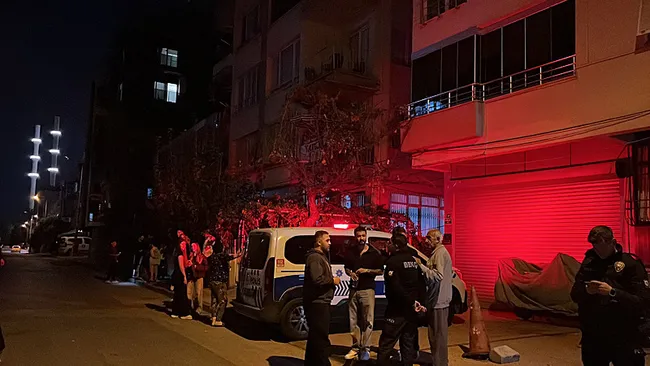mersinde-3-katli-binada-zemin-cokmesi-40-kisi-tahliye-edildi-1792701788720.jpeg