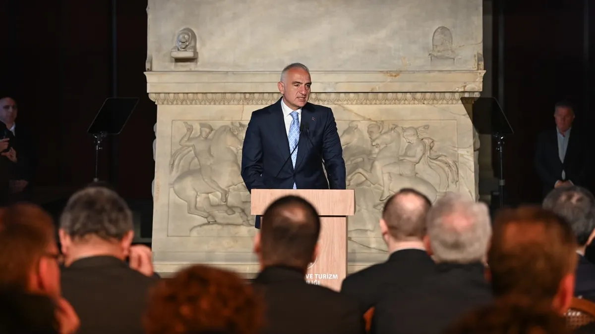 Melek Heykeli ait olduğu yere döndü! Bakan Ersoy: Kültürel mirasa sahip çıkıyoruz