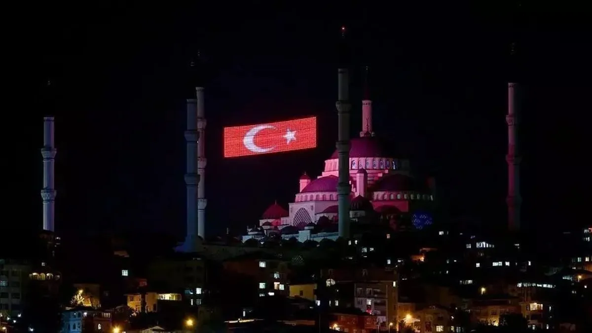 15 Temmuz direnişinin 8. yıl dönümünde Türkiye’nin dört bir yanındaki camilerden selalar okundu