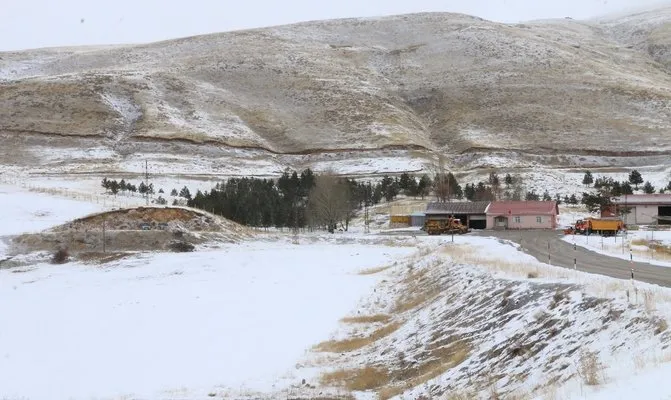 Erzincan’ın yüksek kesimlerine kar sürprizi