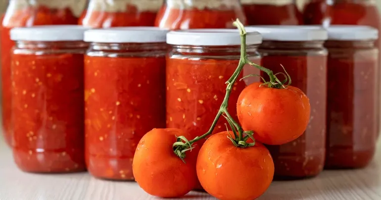 Mükemmel domates sosu için şeflerin sırrı: Şeker yerine bir tutam ekleyin yeter!
