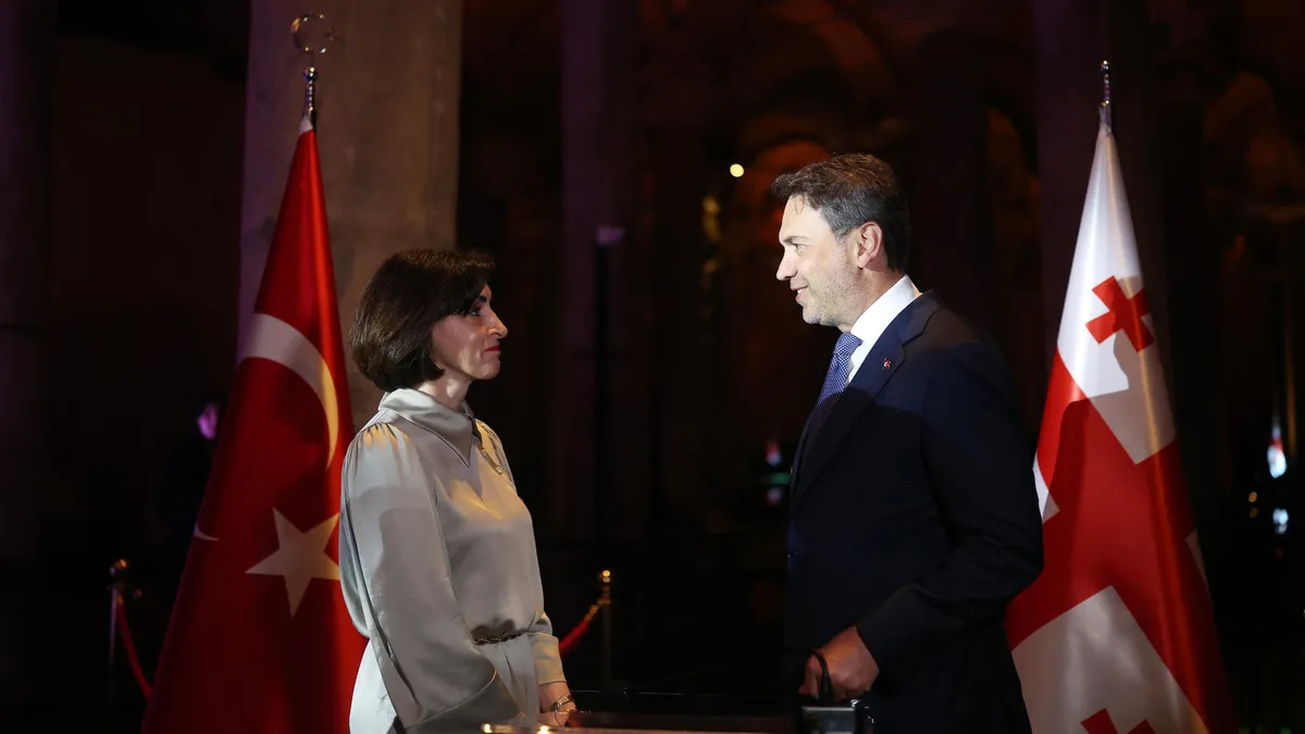 Enerji ve Tabii Kaynaklar Bakanı Alparslan Bayraktar konuşma yaparken