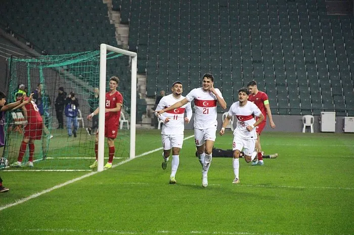u21-turkiye-sirbistana-maglup-oldu-mac-sonunda-saha-karisti-1732048843153.jpeg