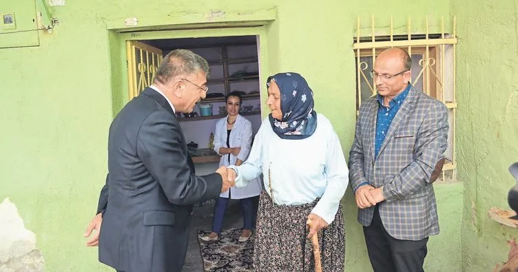 Kızı sokağa bıraktı belediye sahip çıktı