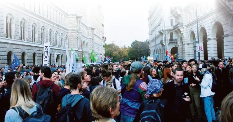 Viyana’da faşist hükümete protesto
