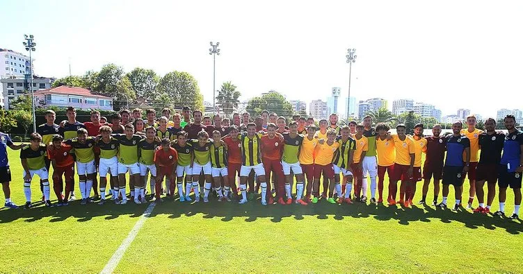 Altyapı Fenerbahçe-Galatasaray derbisine dostluk damga vurdu