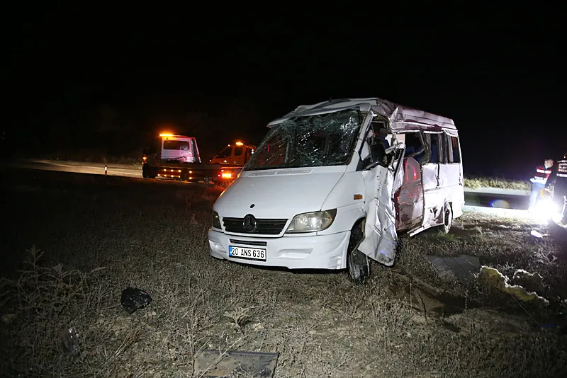 Denizli’de katliam gibi kaza! Minibüs yolcu minibüsüyle çarpıştı: Ölü ve yaralılar var Denizli’de katliam gibi kaza! Minibüs yolcu minibüsüyle çarpıştı: Ölü ve yaralılar var