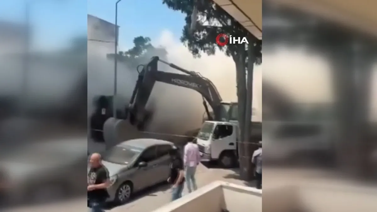 Küçükçekmece’de yıkım sırasında bina yerle bir oldu: O anlar kamerada Küçükçekmece’de yıkım sırasında bina yerle bir oldu: O anlar kamerada