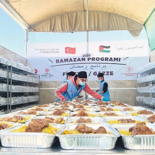 gazze-iftarlarini-turk-bayraklari-guclendiriyor-1771875246439.jpeg