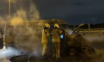 TEM Otoyolu’nda minibüs alev alev yandı