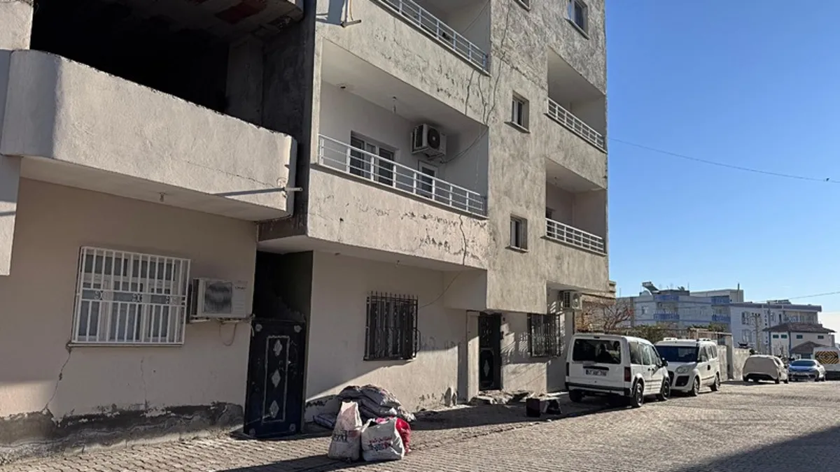 Eşini ve baldızını öldürüp kaçtı