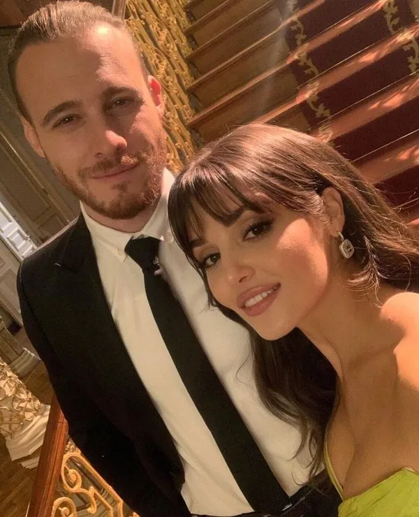 hande ercel in ardindan kerem bursin den de itiraf geldi hande ercel in sevgilisi kerem bursin askini ilan ederken utangac halleriyle dikkat cekti galeri magazin