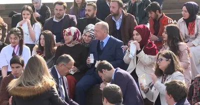 Cumhurbaşkanı Erdoğan, gençlerle beraber döner yedi