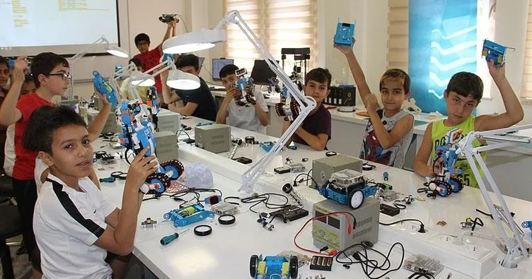Geleceğin mühendislerine robotik kodlama eğitimi veriyorlar