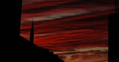 Nusaybin'de gün batımı büyüleyici bir manzaraya sahne oldu #mardin