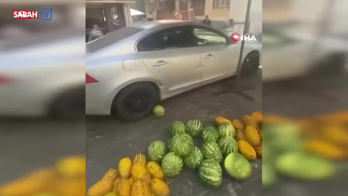 Pazara giren kadın sürücü, lüks aracıyla tezgahı darmadağın etti | Video videosunu izle Pazara giren kadın sürücü, lüks aracıyla tezgahı darmadağın etti | Video videosunu izle