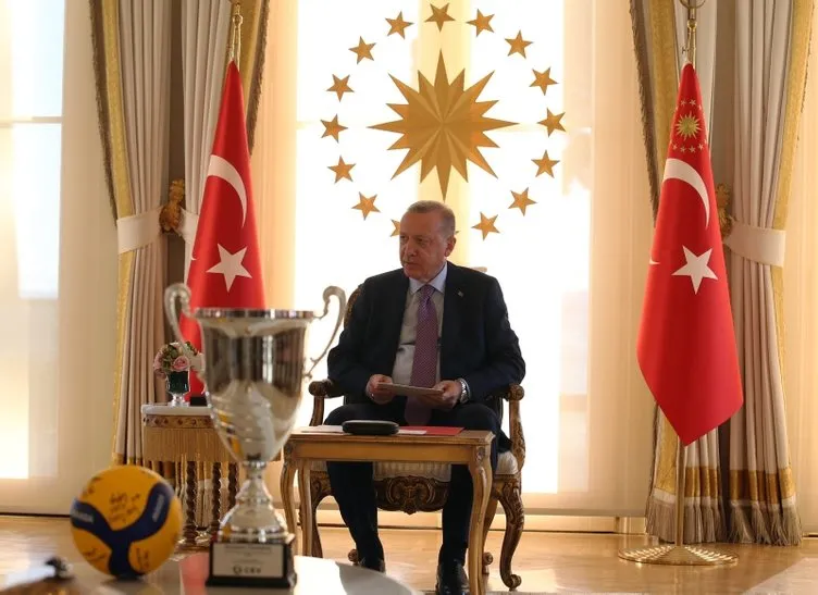Cumhurbaşkanı Erdoğan, Avrupa Şampiyonu olan U19 Kız Voleybol Takımı’nı kabul etti
