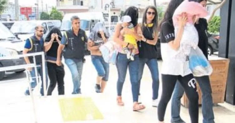 Polis merkezine bebeğiyle geldi