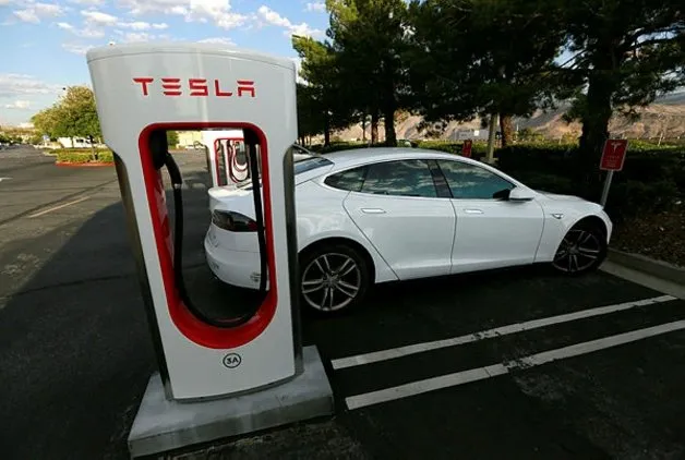 TESLA’DAN ŞARJ İSTASYONLARI KONUSUNDA YENİ ADIM