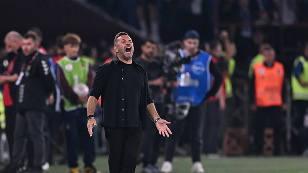 Trabzonspor-Galatasaray maçında Okan Buruk'a kırmızı kart