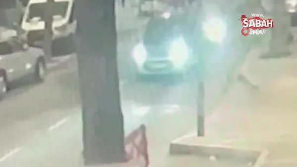 Avcılar'da araçla önünü kestikleri taksiye kurşun yağdırdılar: O anlar kamerada | Video